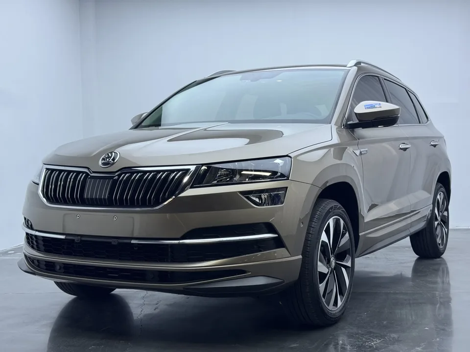 Skoda Karoq Korok 2022 TSI280 Luxury Edition 2022 — photo 1, buy with delivery to Moscow