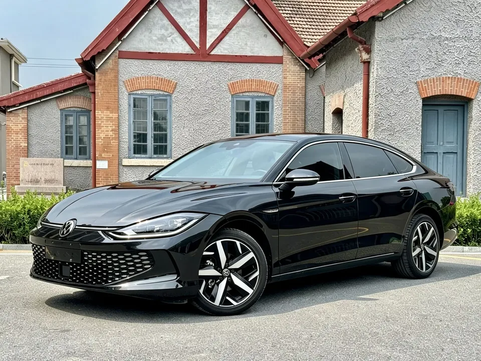 Volkswagen Lamando Lingdu 2023 Lingdu L 280TSI DSG Hot Edition 2023 — photo 1, buy with delivery to Moscow