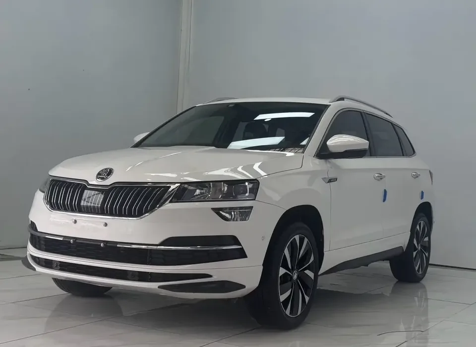 Skoda Karoq Korok 2022 TSI280 Luxury Edition 2022 — photo 1, buy with delivery to Moscow