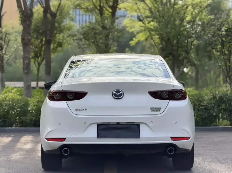 Mazda Axela Mazda3 Angkesela 2023 2.0L Automatic Premium Edition 2024 — thumbnail 2