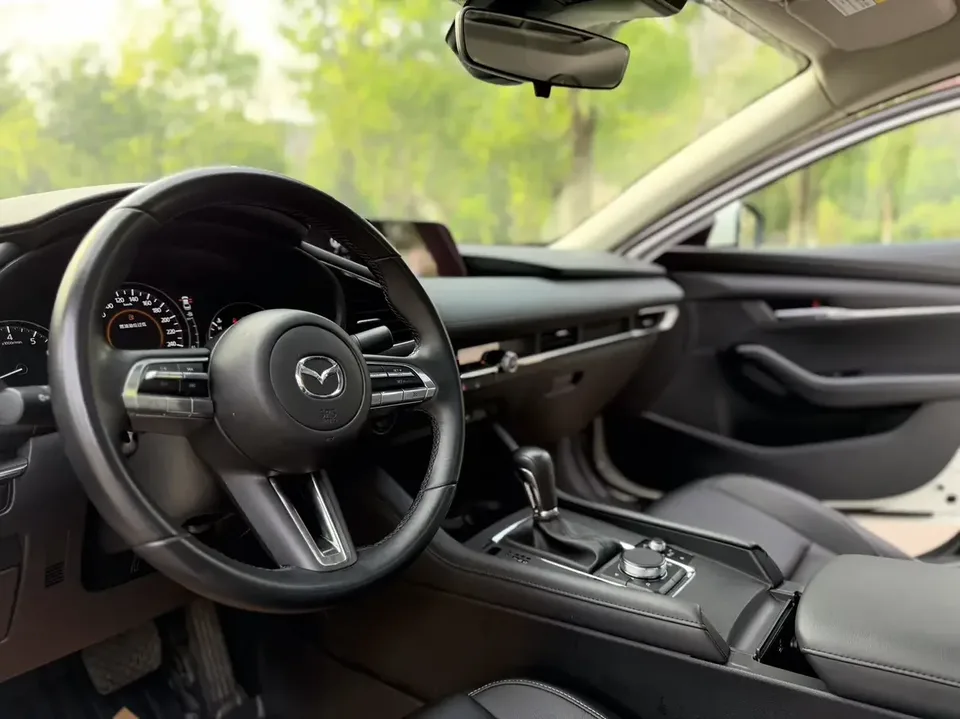 Mazda Axela Mazda3 Angkesela 2023 2.0L Automatic Premium Edition 2024 — thumbnail 3