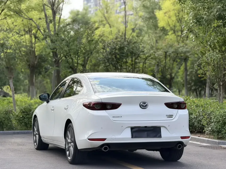 Mazda Axela Mazda3 Angkesela 2023 2.0L Automatic Premium Edition 2024 — thumbnail 4