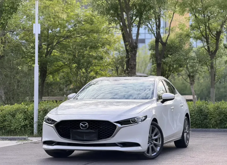 Mazda Axela Mazda3 Angkesela 2023 2.0L Automatic Premium Edition 2024 — photo 1, buy with delivery to Moscow