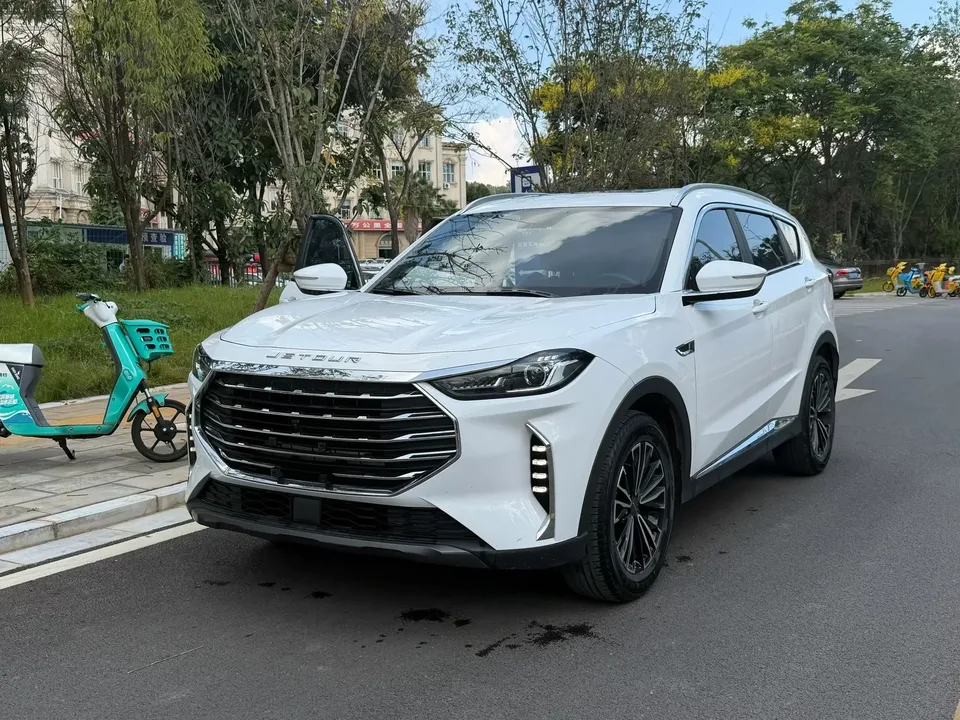 Jetour Jietu X70 PLUS Jietu X70 PLUS 2022 1.5T CVT 7-seater 2022 — photo 1, buy with delivery to Moscow