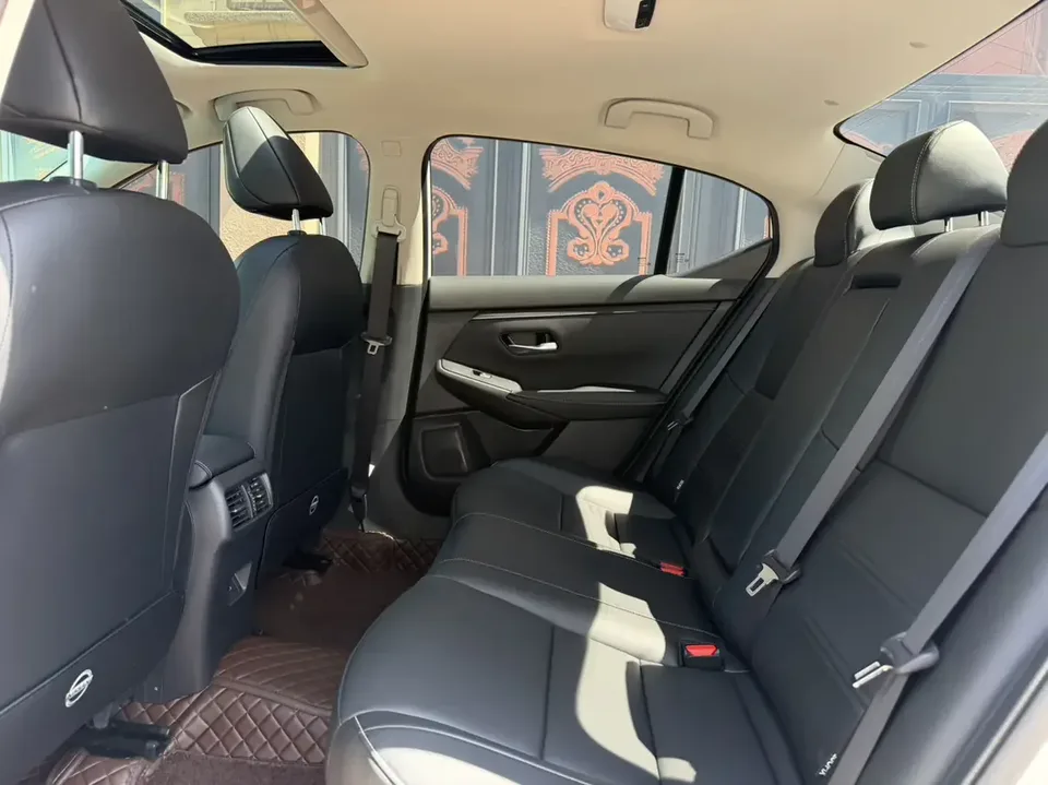 Nissan Sylphy Sylphy 2023 1.6L CVT Enjoy Edition 2024 — миниатюра 3