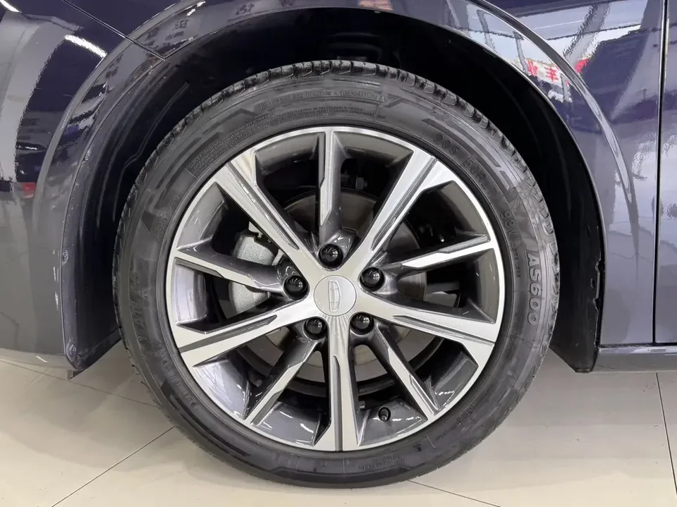 Geely Emgrand emgrand 2023 4th Generation Champion Edition 1.5L CVT Premium 2023 — thumbnail 4