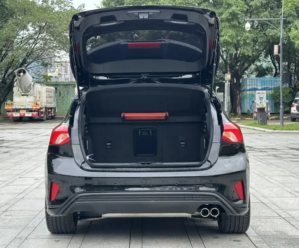 Ford Focus fox 2021 Hatchback EcoBoost 180 Automatic ST Line 2022 — thumbnail 3