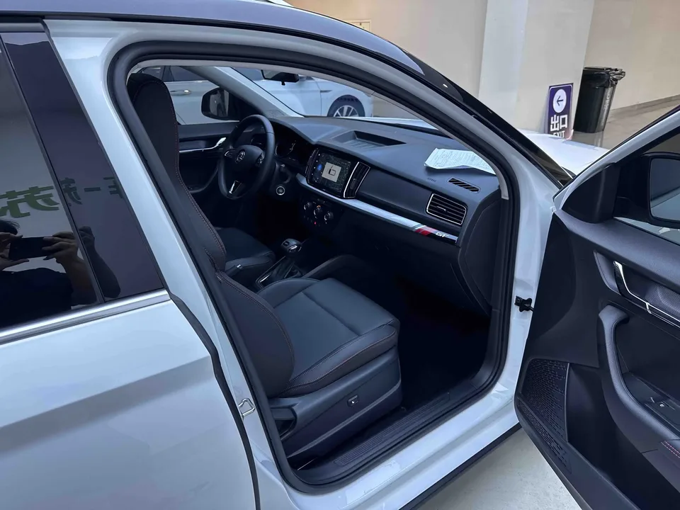 Skoda Kamiq Komic GT 2023 Modified 1.5L Automatic Premium Edition 2023 — миниатюра 3
