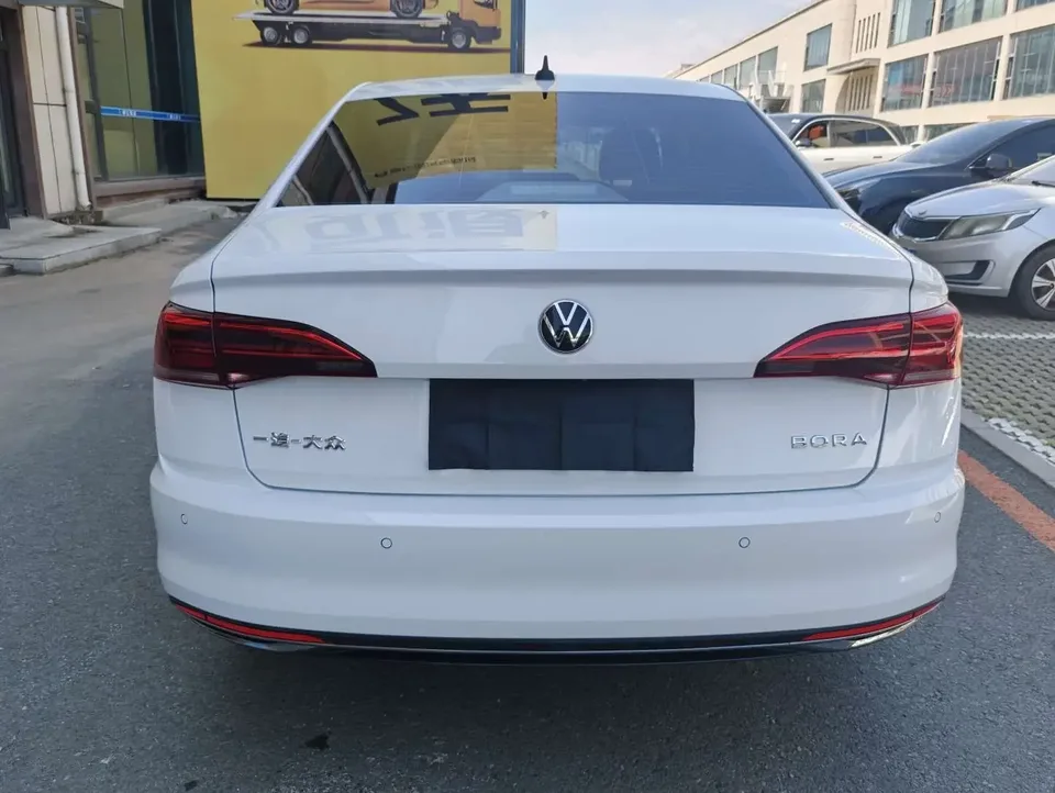 Volkswagen Bora Bora 2021 1.5L Automatic Comfort Smart Connection Edition 2022 — thumbnail 2