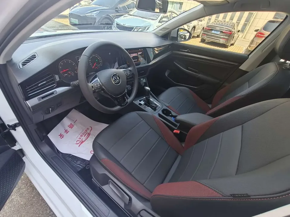 Volkswagen Bora Bora 2021 1.5L Automatic Comfort Smart Connection Edition 2022 — thumbnail 3