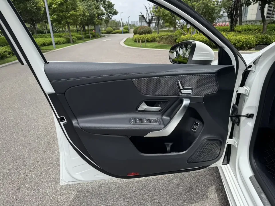 Mercedes-Benz Klasa A Mercedes Benz A Class 2022 A 180 L Sports Sedan 2022 — миниатюра 5