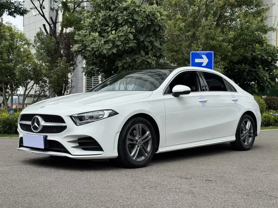 Mercedes-Benz Klasa A Mercedes Benz A Class 2022 A 180 L Sports Sedan 2022 — фото 1, купить с доставкой в Москву