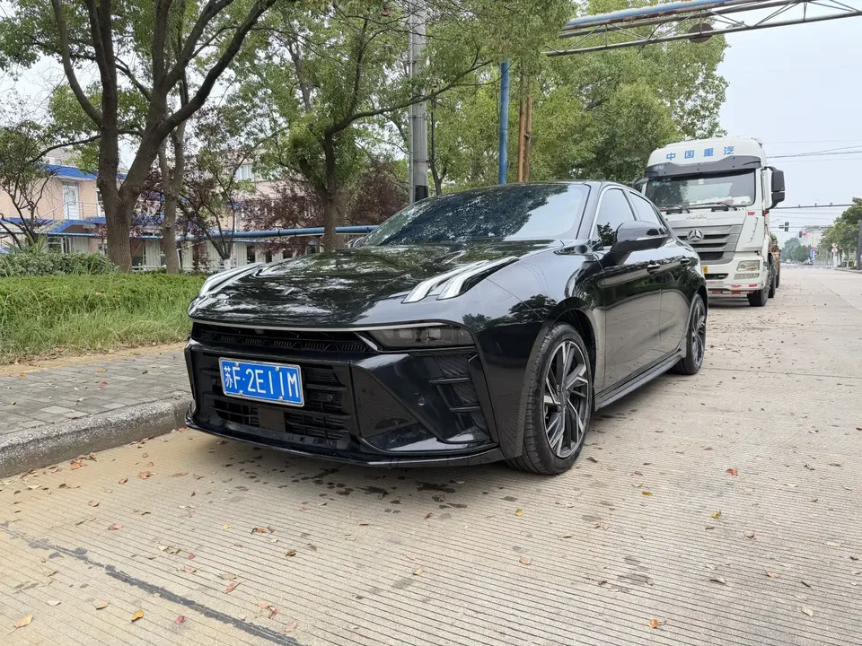 Lynk & Co 03 Lynk & Co 03 2025 1.5TD DCT Champion Edition Pro 2025 — photo 1, buy with delivery to Moscow