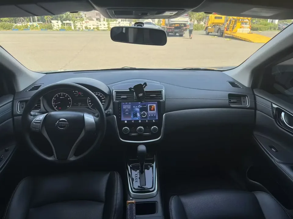 Nissan Tiida Tiida 2024 1.6L CVT Cool Edition 2025 — thumbnail 3