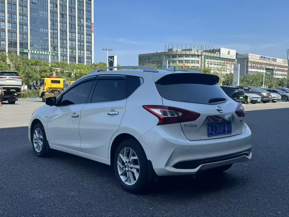 Nissan Tiida Tiida 2024 1.6L CVT Cool Edition 2025 — thumbnail 4