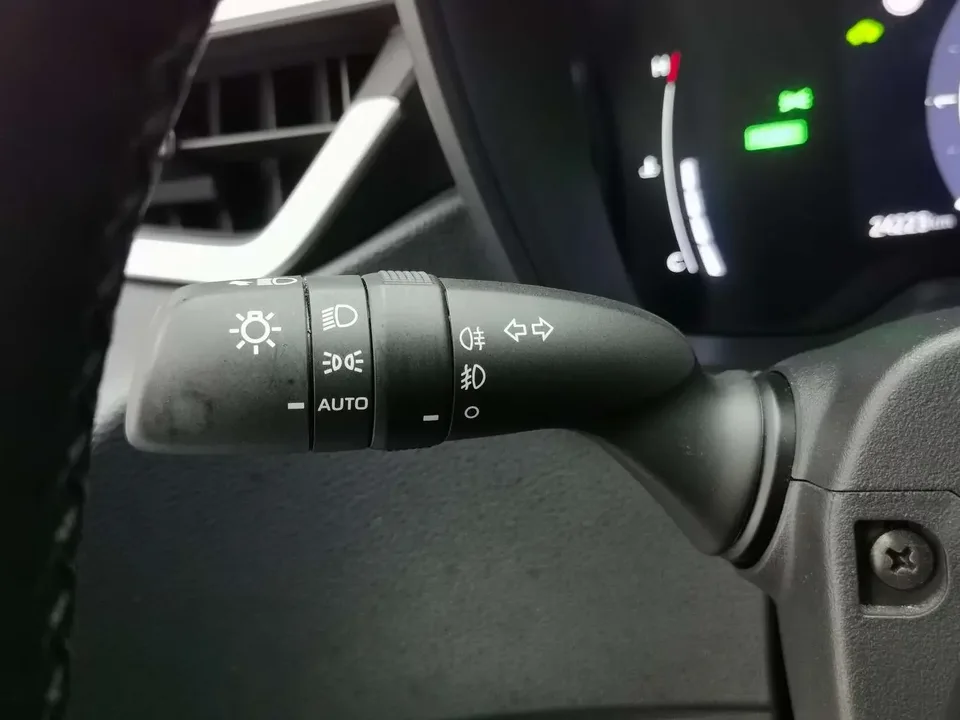 Toyota Corolla Corolla 2023 Intelligent Electric Hybrid Dual Engine 1.8L E-CVT Elite Edition 2024 — thumbnail 5