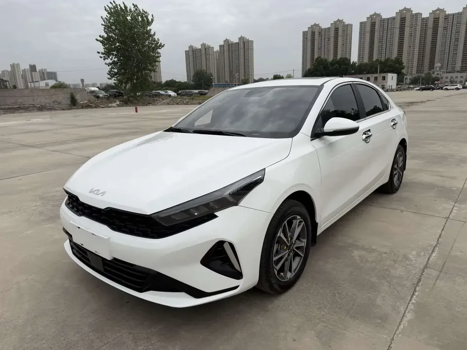 Kia K3 Kia K3 2023 1.5L IVT Deluxe Edition 2023 — photo 1, buy with delivery to Moscow