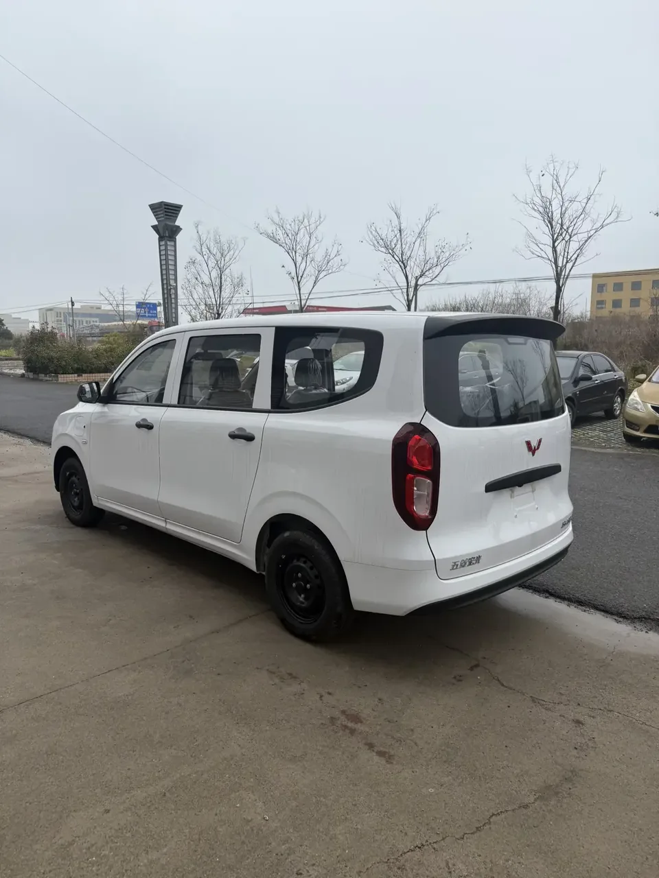 Wuling Hongguang pure electric version Wuling Hongguang pure electric version 2024 300KM Standard 2026 — миниатюра 2