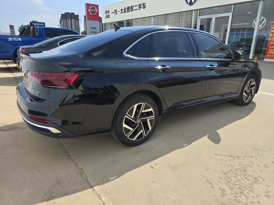 Volkswagen Sagitar Sagitar 2025 300TSI DSG Flying Edition 2025 — thumbnail 2