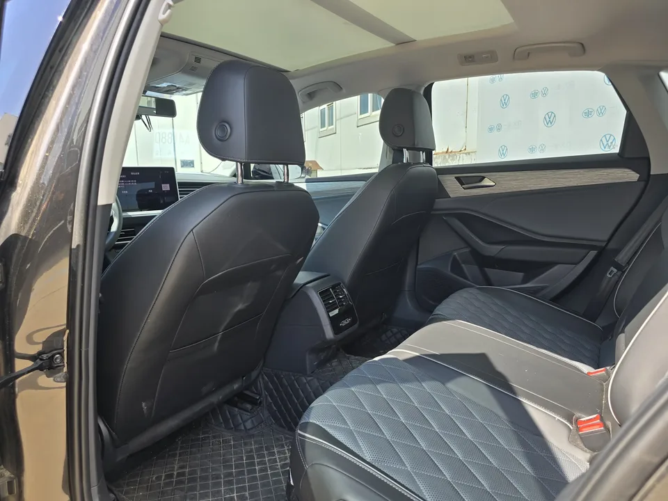 Volkswagen Sagitar Sagitar 2025 300TSI DSG Flying Edition 2025 — thumbnail 3