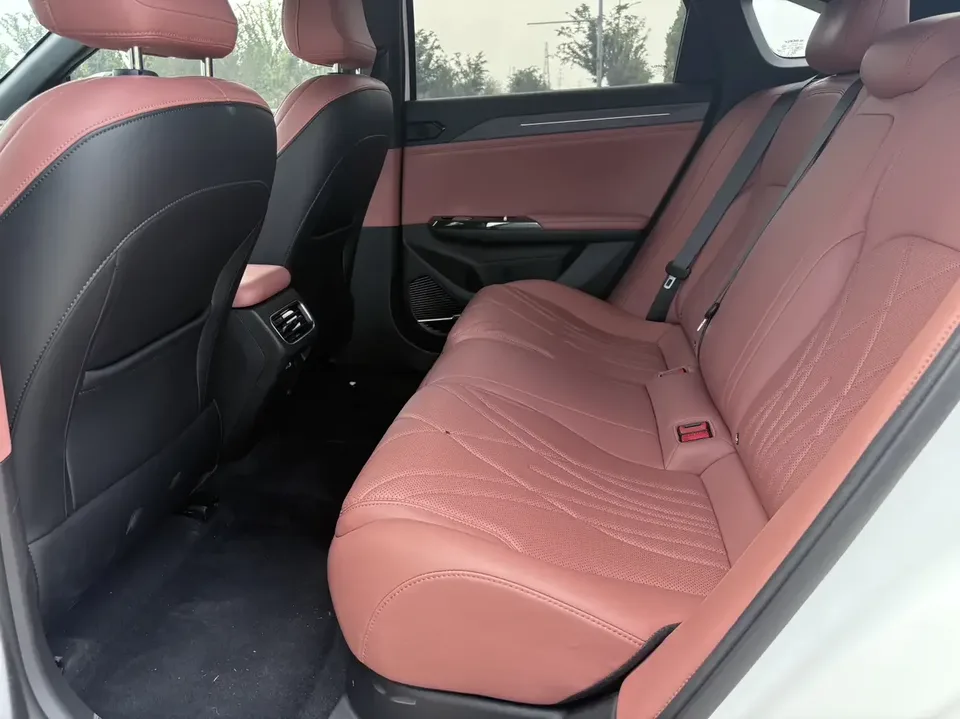 Geely Galaxy L6 Galaxy L6 2025 1.5 EM-i DHT 140KM Long-distance Version 2025 — thumbnail 3