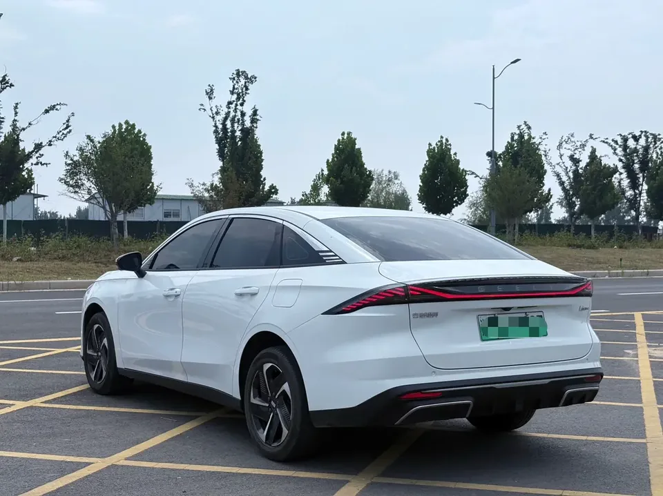 Geely Galaxy L6 Galaxy L6 2025 1.5 EM-i DHT 140KM Long-distance Version 2025 — thumbnail 4