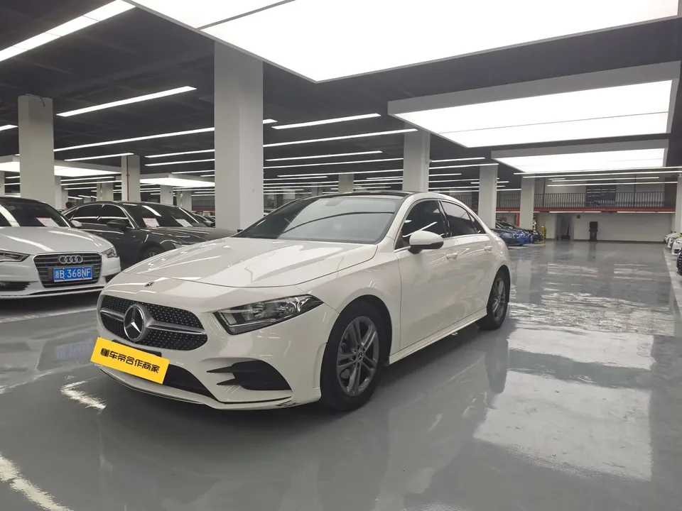Mercedes-Benz Klasa A Mercedes Benz A Class 2022 A 180 L Sports Sedan 2022 — photo 1, buy with delivery to Moscow