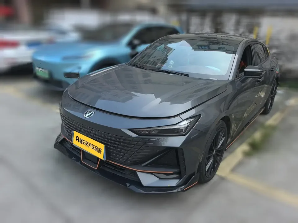 Changan UNI-V Changan UNI-V 2022 1.5T Sports Edition 2022 — photo 1, buy with delivery to Moscow