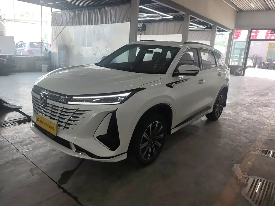 Changan CS75PLUS Changan CS75 PLUS 2023 The third generation 1.5T automatic premium model 2023 — photo 1, buy with delivery to Moscow