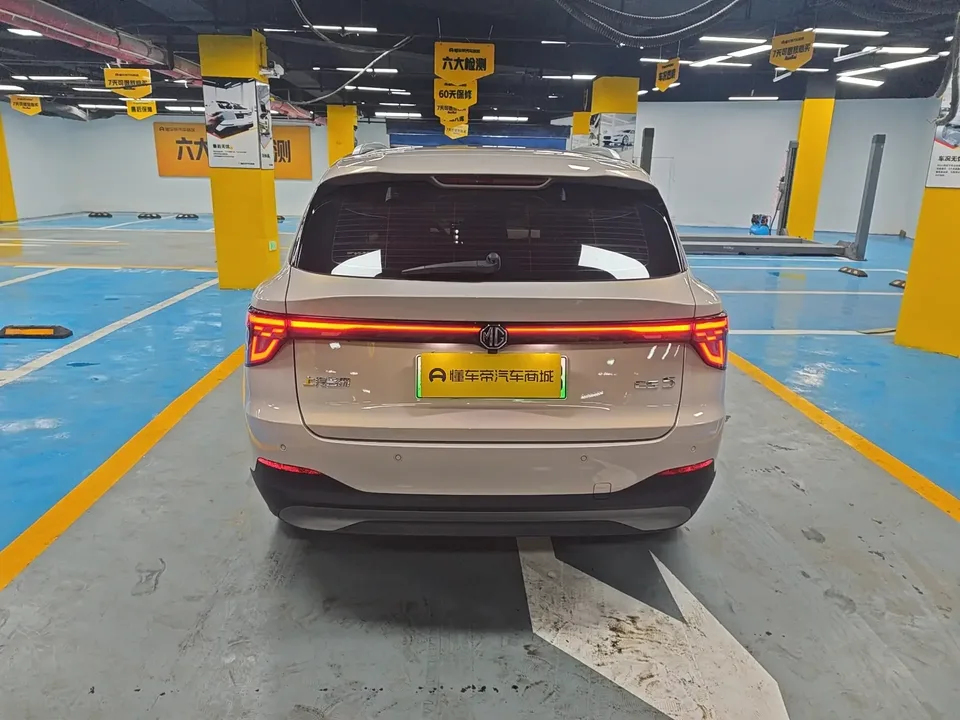 MG ES5 MG ES5 2025 525max rear-wheel drive intelligent driving version 2024 — thumbnail 2