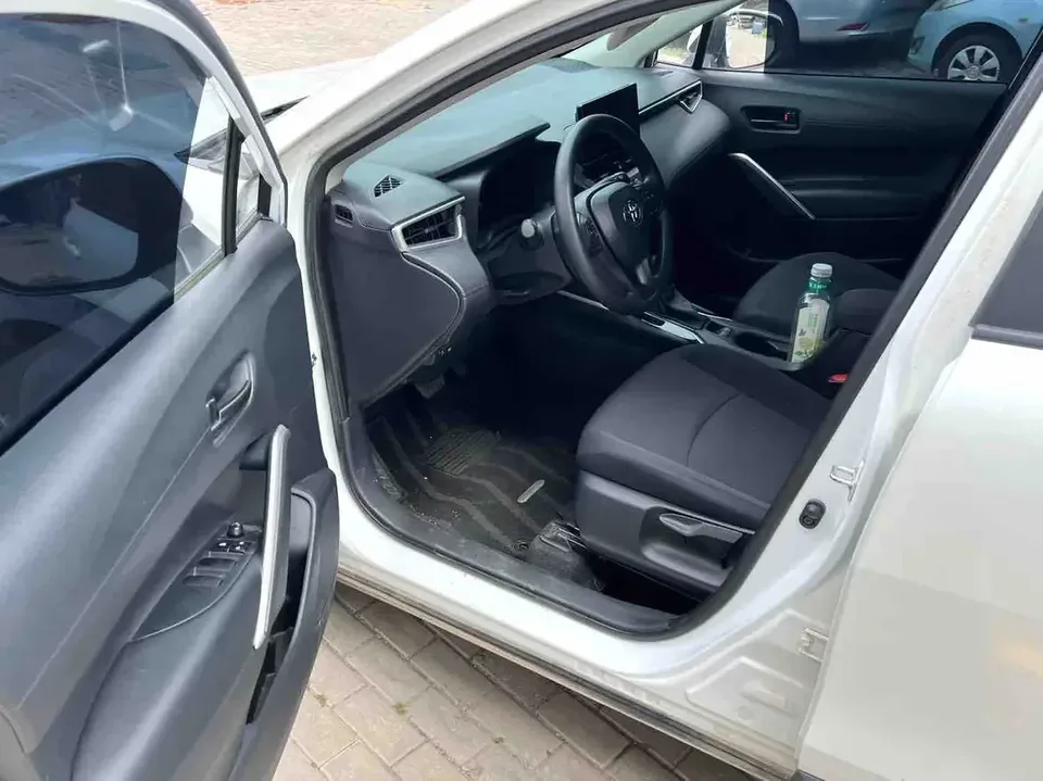Toyota CorollaCross Corolla Sharp 2023 2.0L Intelligent Electric Hybrid Dual Engine Pioneer Edition 2023 — thumbnail 3