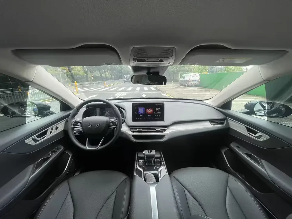 Hongqi E-QM5 Hongqi E-QM5 2024 610KM PLUS version 100kW 2024 — thumbnail 2