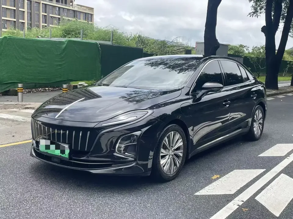 Hongqi E-QM5 Hongqi E-QM5 2024 610KM PLUS version 100kW 2024 — photo 1, buy with delivery to Moscow