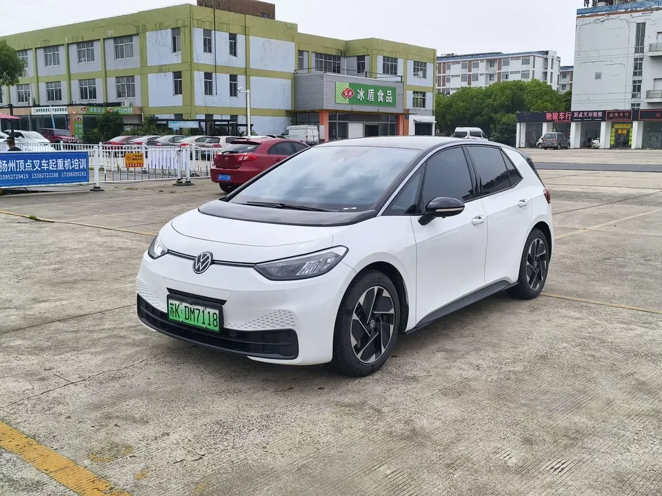 Volkswagen ID.3 Volkswagen ID.3 2024 Pure Smart Edition 2024 — photo 1, buy with delivery to Moscow
