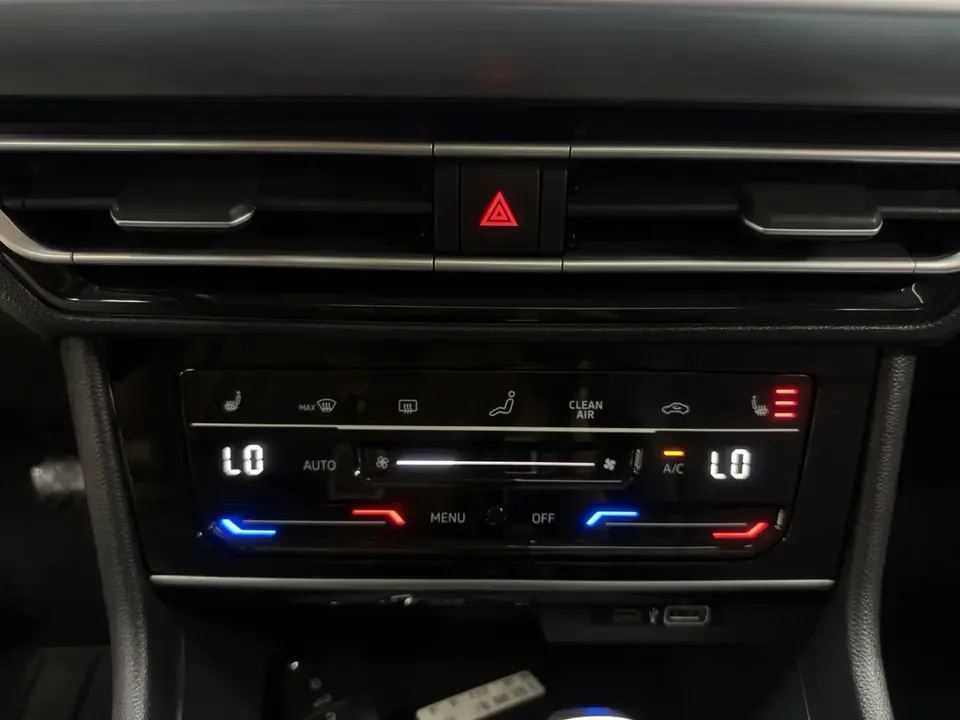 Volkswagen Lavida Lavida 2024 1.5L Automatic Starry Sky 5 Million Edition 2023 — thumbnail 3