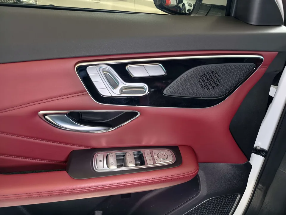 Jetour Jietu X70 PLUS Jietu X70 PLUS 2025 1.5T 6DCT Deluxe Edition 7 Seaters 2024 — thumbnail 3