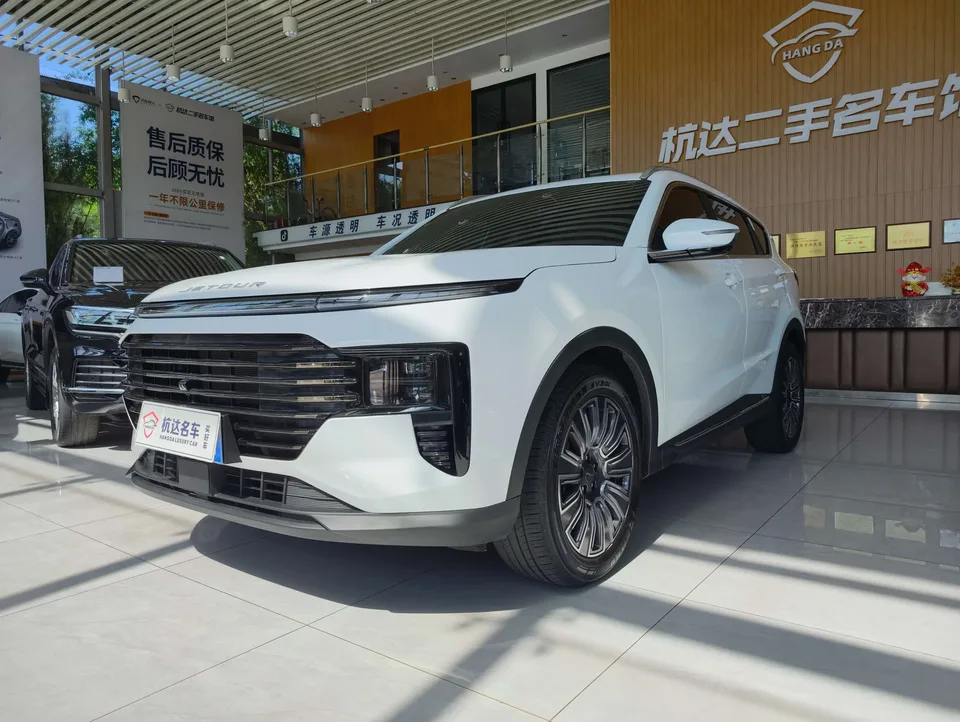Jetour Jietu X70 PLUS Jietu X70 PLUS 2025 1.5T 6DCT Deluxe Edition 7 Seaters 2024 — photo 1, buy with delivery to Moscow