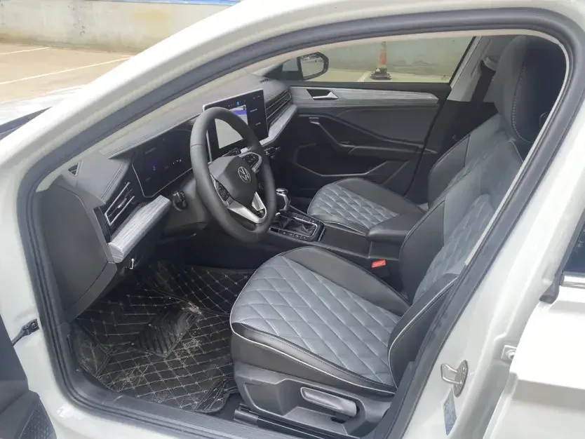 Volkswagen Sagitar Sagitar 2024 300TSI DSG Flying Edition 2024 — thumbnail 3