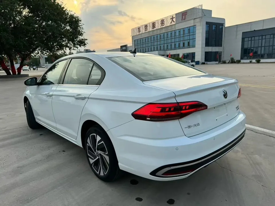Volkswagen Bora Bora 2025 200TSI DSG Joyride Navigation Edition 2026 — thumbnail 4