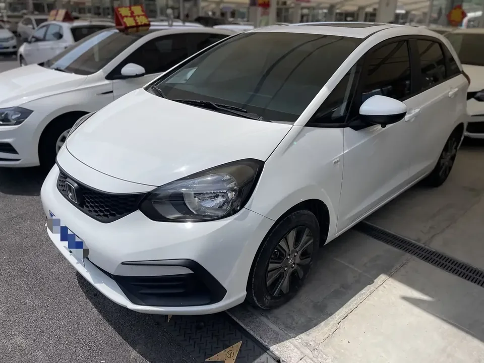 Honda FIT Fit 2022 1.5L CVT Trendy Sunroof Edition 2023 — photo 1, buy with delivery to Moscow