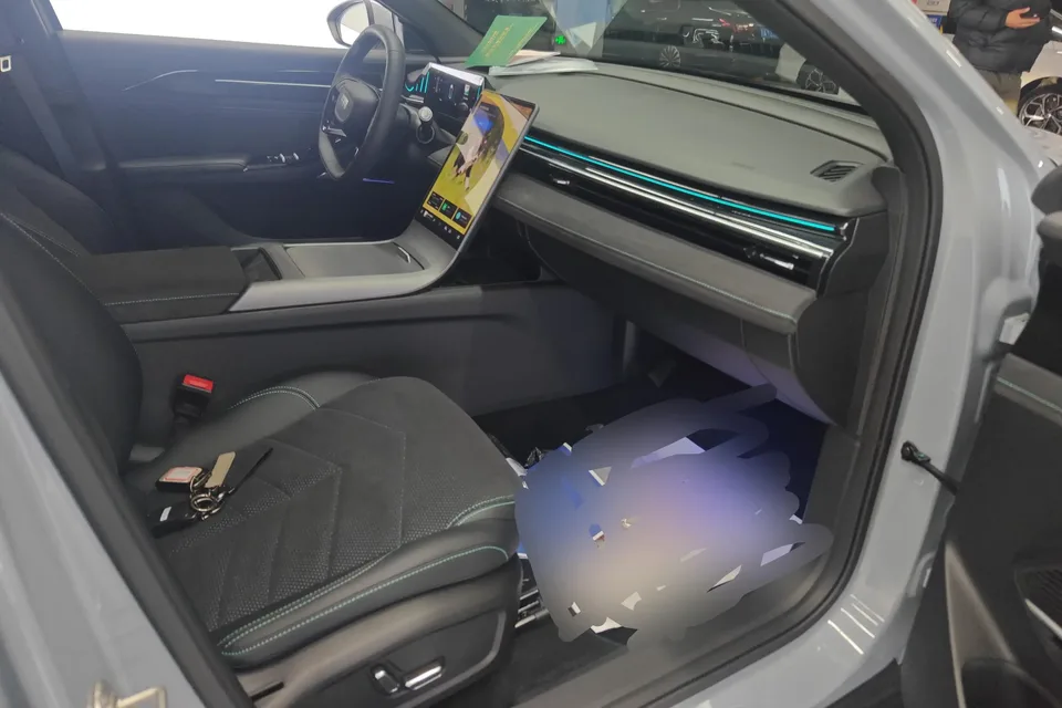 Geely Galaxy L6 Galaxy L6 2024 Creative Edition 1.5T DHT 125km 2024 — thumbnail 3