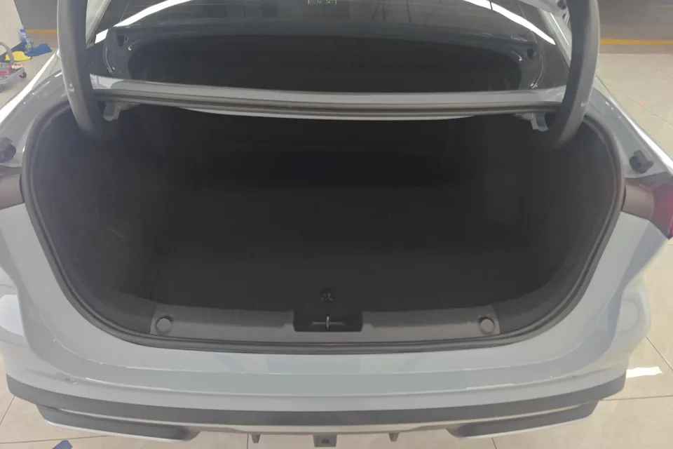 Geely Galaxy L6 Galaxy L6 2024 Creative Edition 1.5T DHT 125km 2024 — thumbnail 5