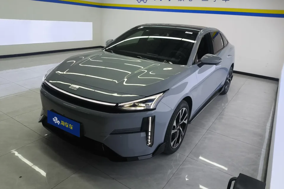Geely Galaxy L6 Galaxy L6 2024 Creative Edition 1.5T DHT 125km 2024 — photo 1, buy with delivery to Moscow
