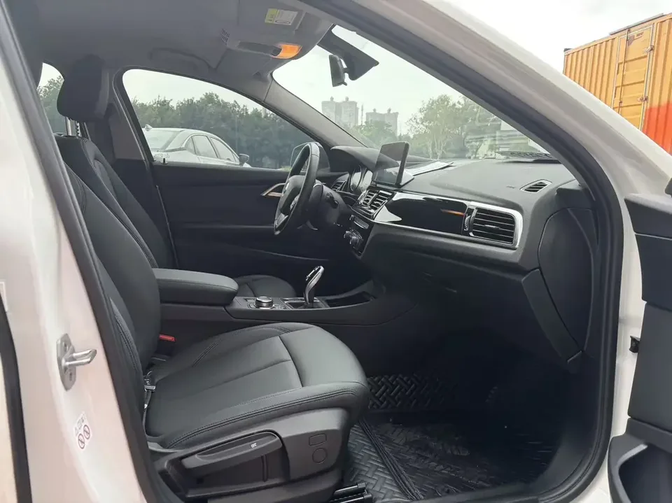 BMW 1 Series BMW 1 Series 2023 120i M Sport 2023 — thumbnail 2