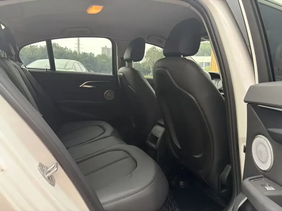 BMW 1 Series BMW 1 Series 2023 120i M Sport 2023 — thumbnail 3