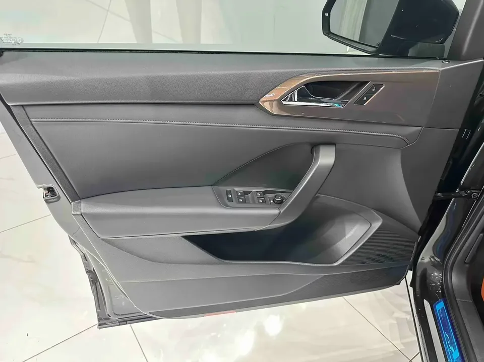 Volkswagen Tharu tuyue 2022 280TSI 2WD Deluxe Edition 2022 — thumbnail 3