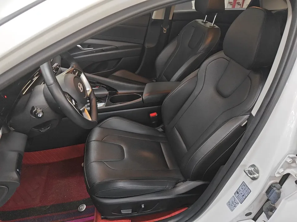 Hyundai Elantra Elantra 2023 1.5L CVT LUX Premium Edition 2024 — thumbnail 3