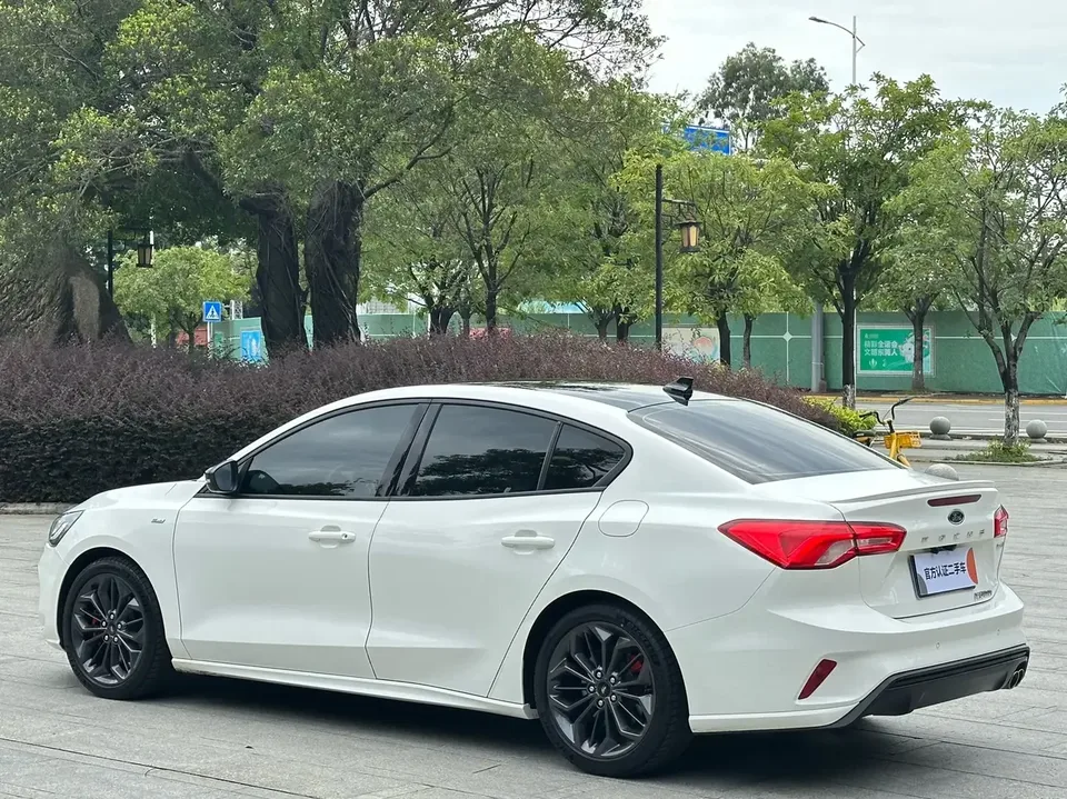 Ford Focus fox 2022 Sedan EcoBoost 180 Automatic ST Line 2022 — thumbnail 2