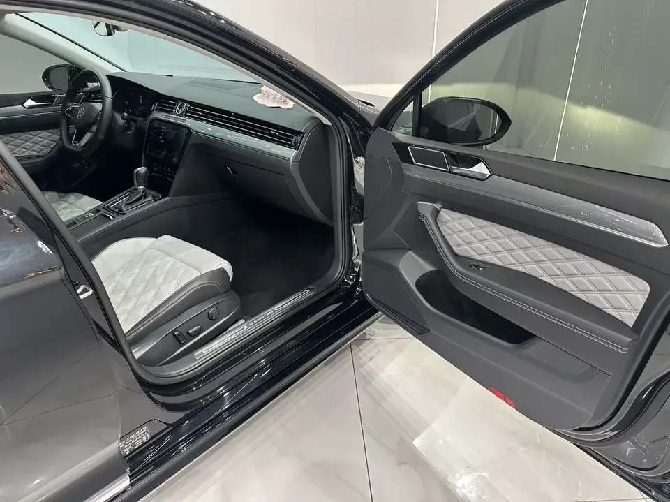 Volkswagen Magotan Magotan 2023 2 millionth anniversary edition 280TSI DSG leading model 2023 — миниатюра 3