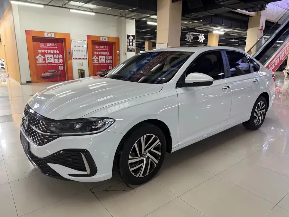 Volkswagen Lavida Lavida 2023 1.5L Automatic Fully Edition 2024 — photo 1, buy with delivery to Moscow